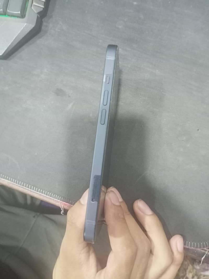Apple iPhone 13 2
