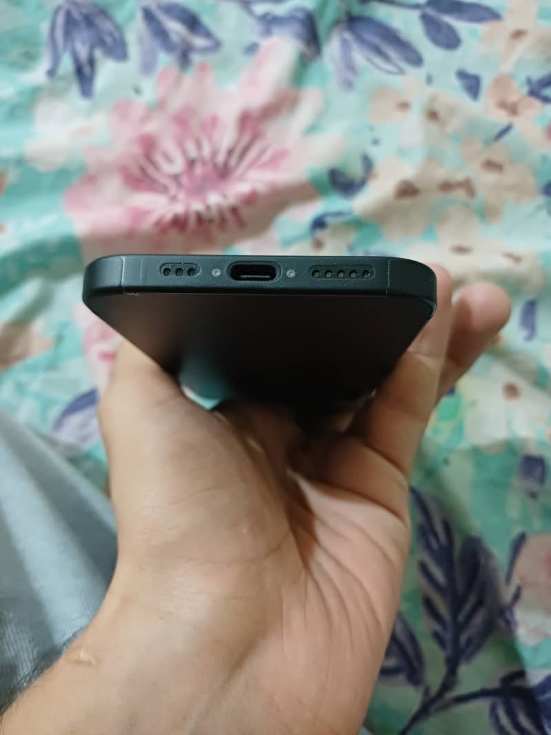 Apple iPhone 16 1