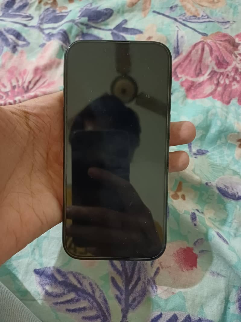Apple iPhone 16 3