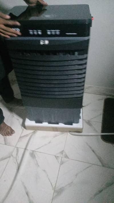 Half day use only brand new hanco ac dc room cooler with 2.5 k backup