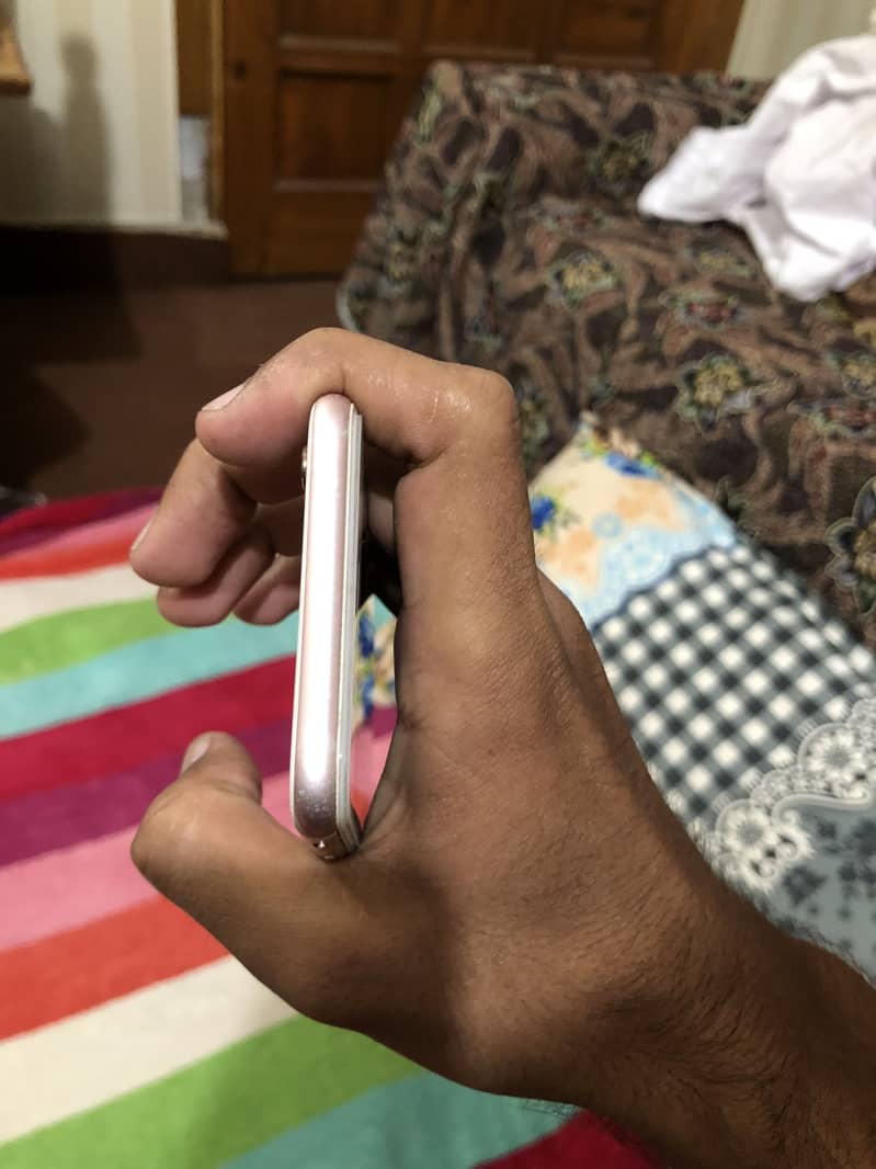 Apple iPhone 6S 4
