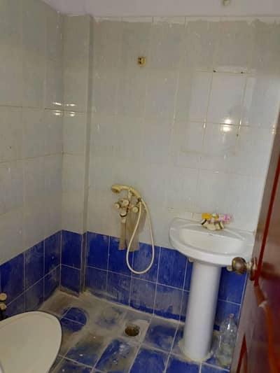 3 bed drawing and dinning flat available for sale
