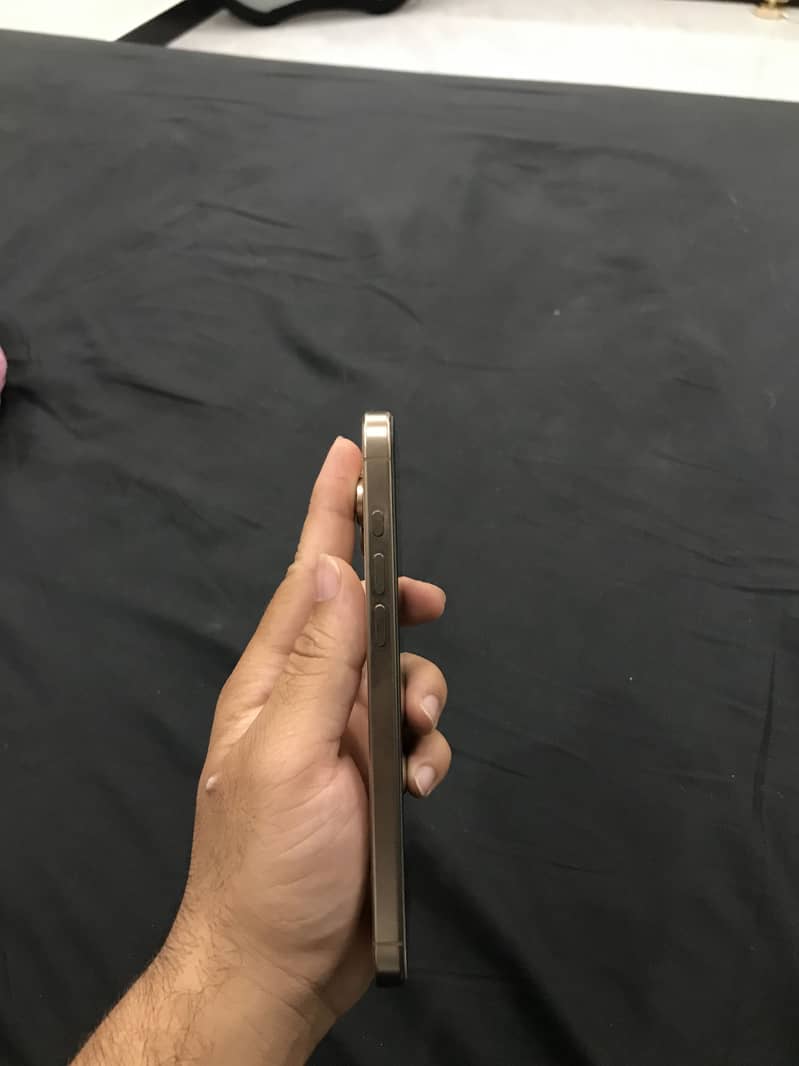 iPhone 16 Pro Max 3