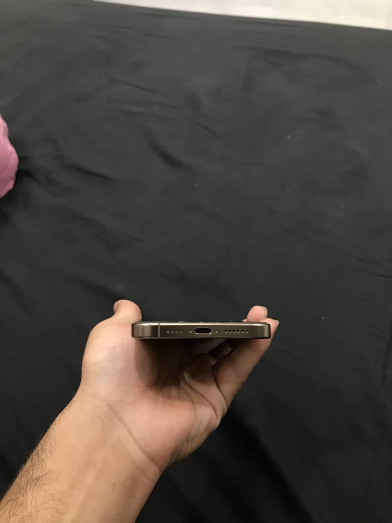 iPhone 16 Pro Max 5