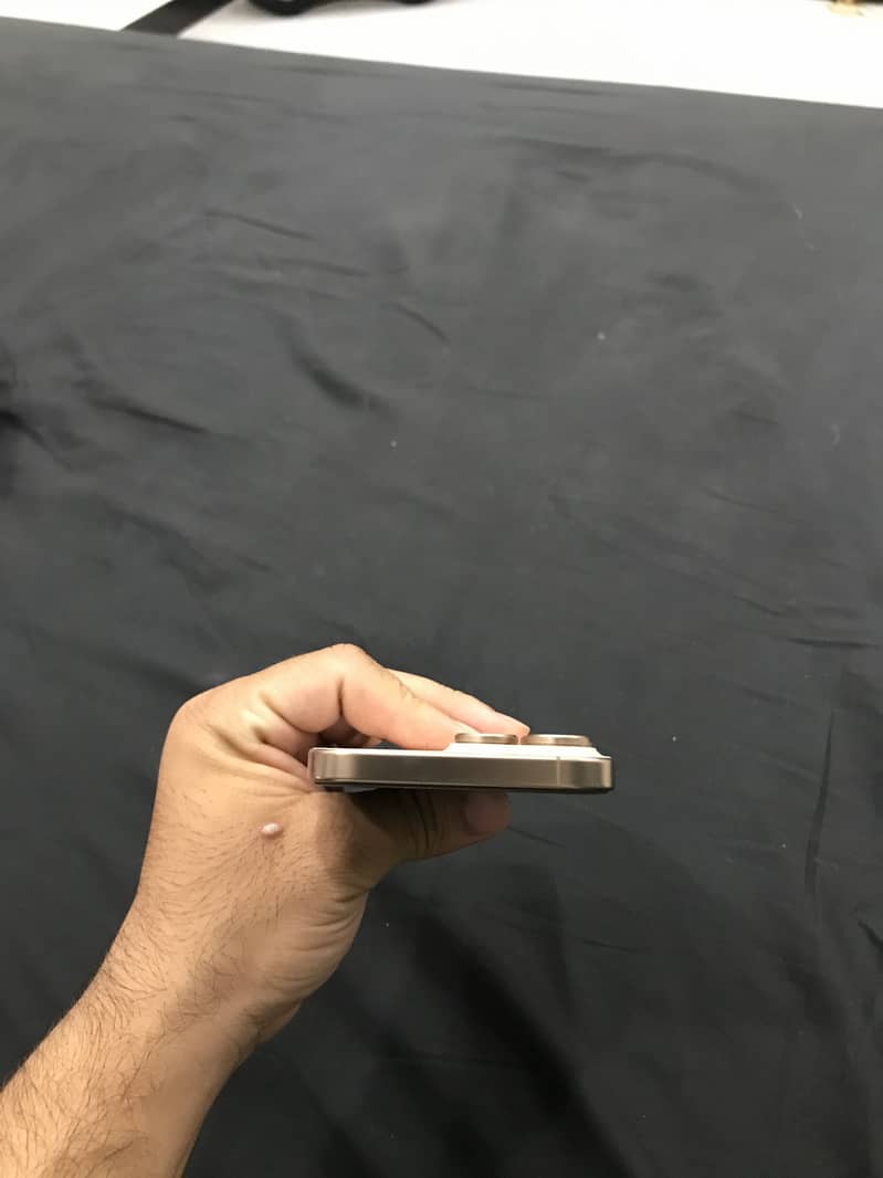 iPhone 16 Pro Max 6