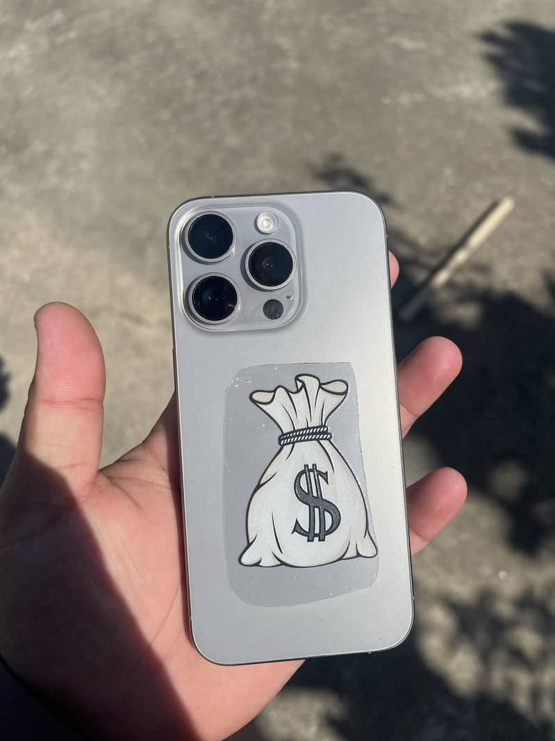 Apple iPhone 15 Pro 0