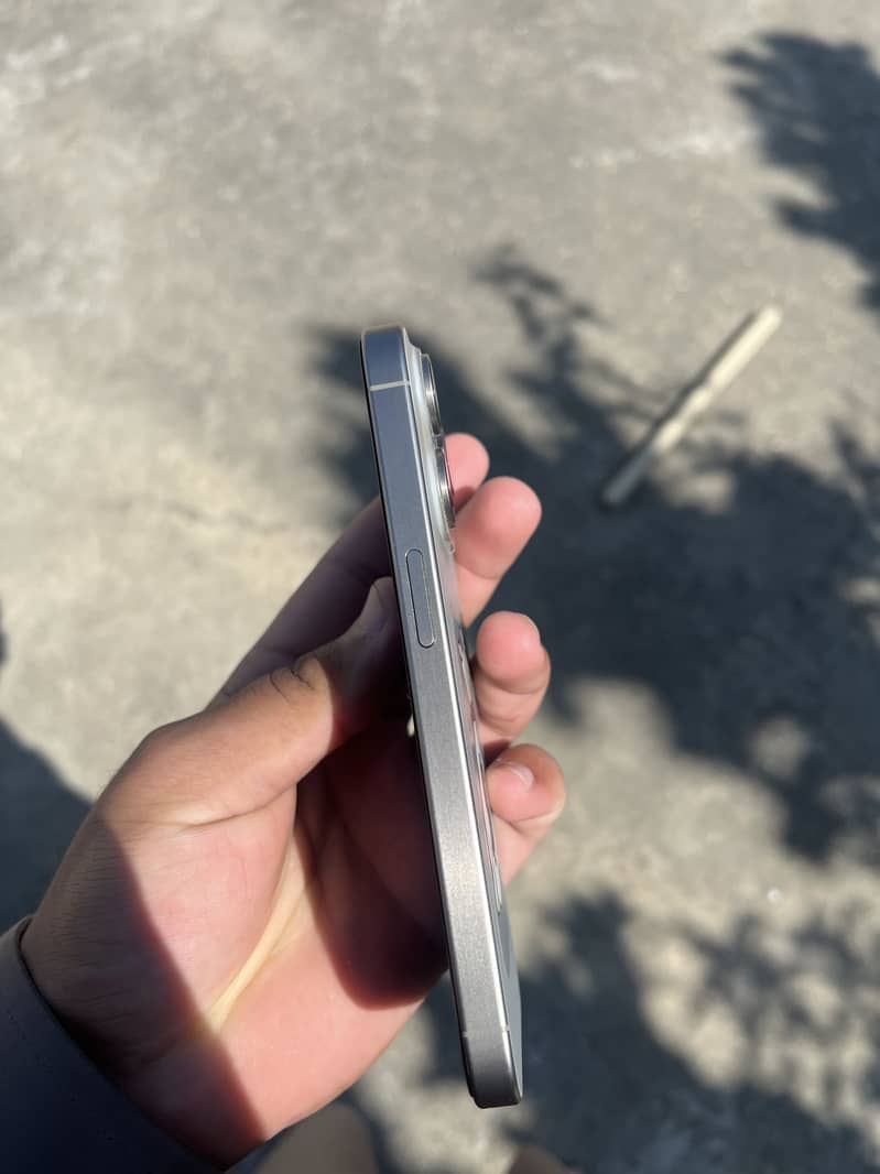 Apple iPhone 15 Pro 3