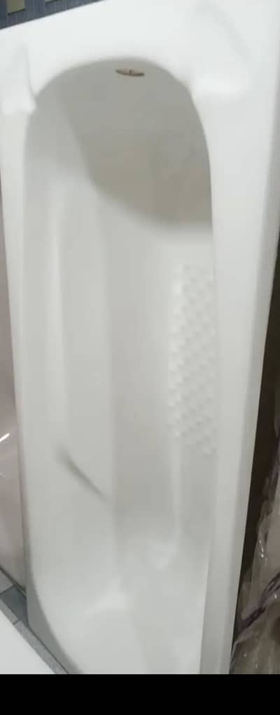 Bath tub