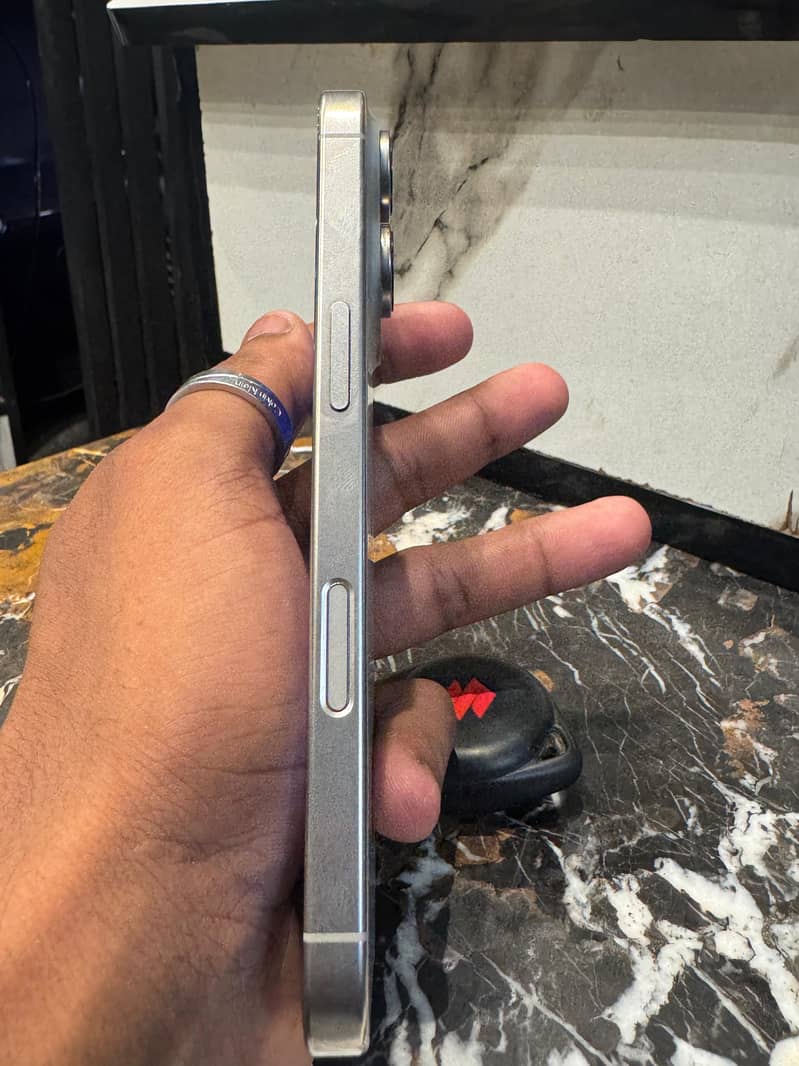 iPhone 16 Pro 1