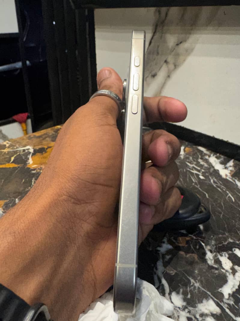 iPhone 16 Pro 3