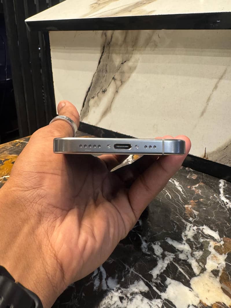 iPhone 16 Pro 5
