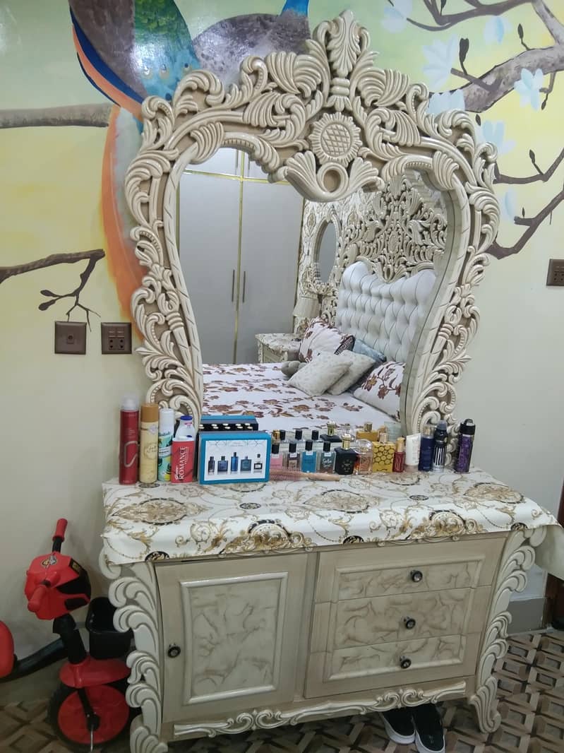 bed side tables 2 mirror dressing table 3
