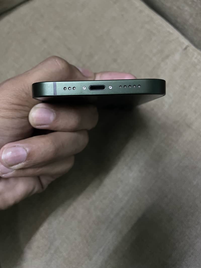Apple iPhone 13 2