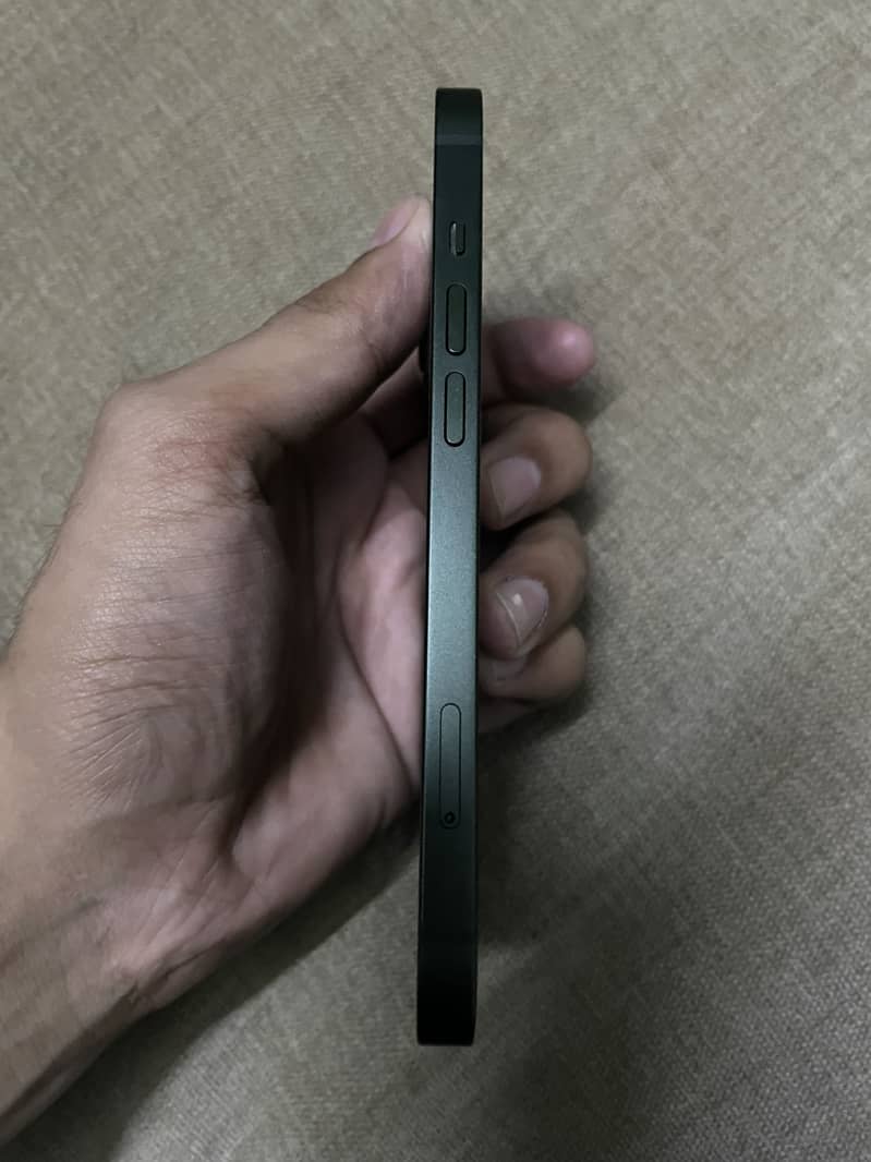 Apple iPhone 13 4