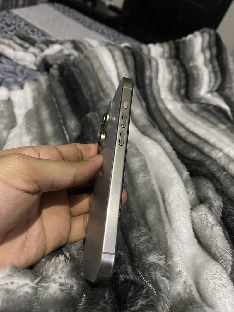 Apple iPhone 15 Pro 3