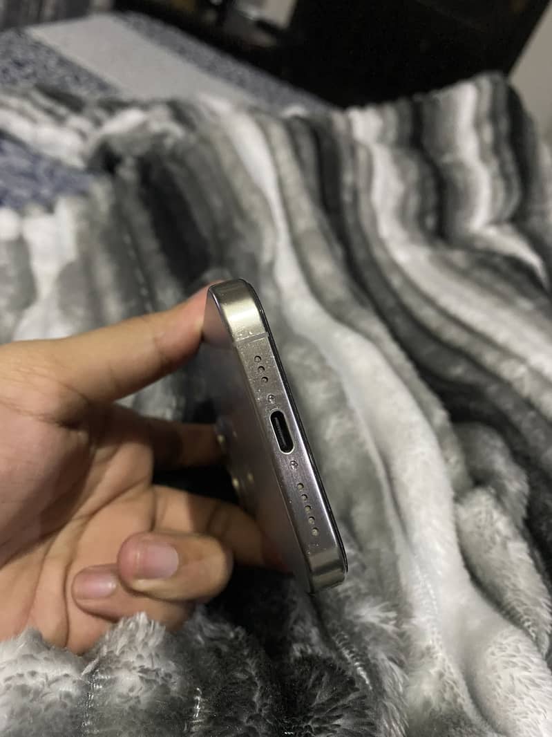 Apple iPhone 15 Pro 4