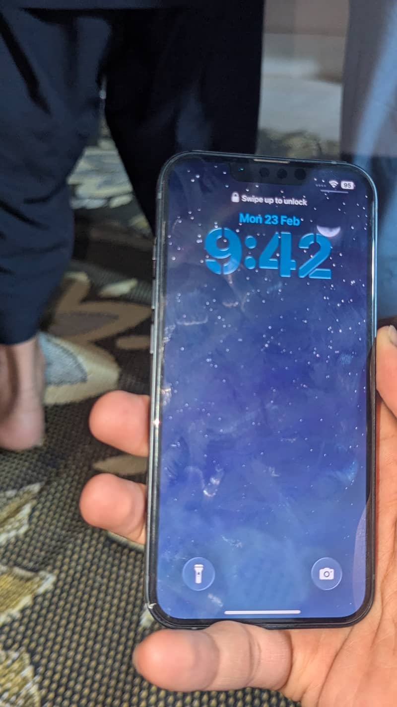 Jv iPhone 13 2
