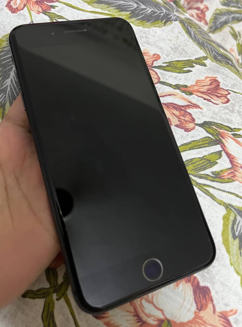 iPhone 8 Plus 1