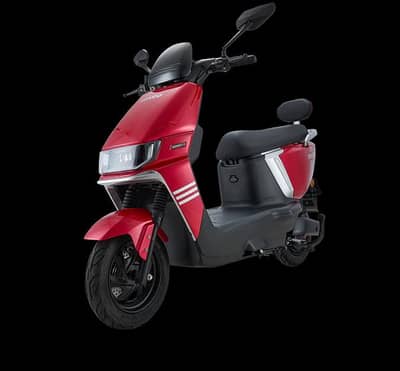 Reevo A12 Electric scooty