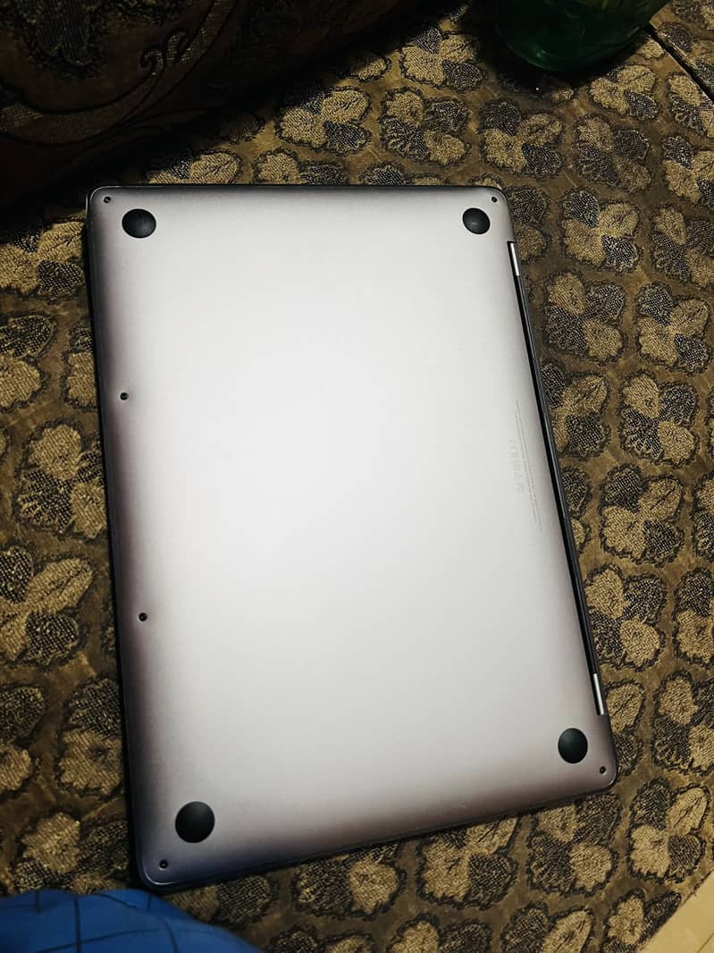 MacBook Pro 1