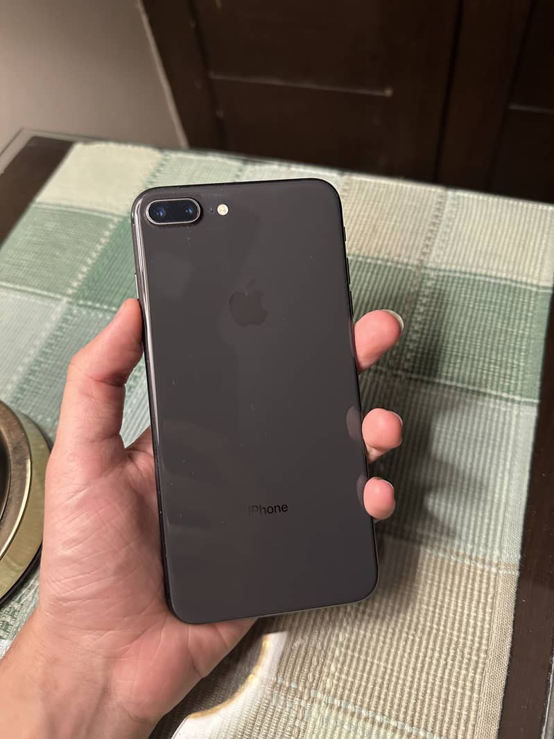 Apple iPhone 8 Plus 0