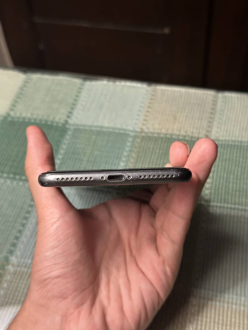 Apple iPhone 8 Plus 3