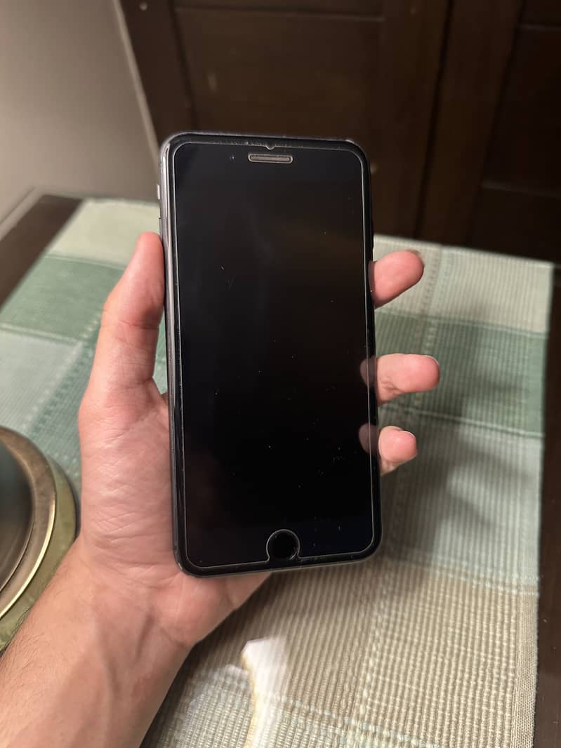 Apple iPhone 8 Plus 4