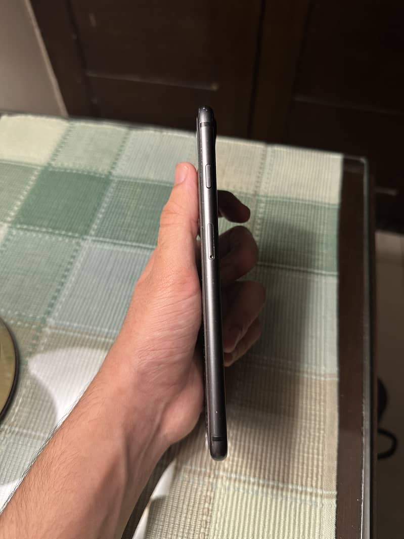Apple iPhone 8 Plus 5
