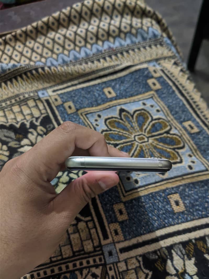Apple iPhone X 4
