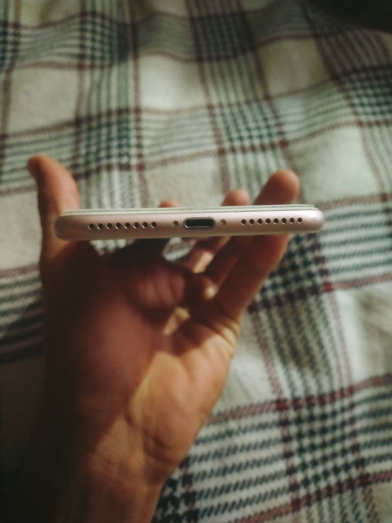 Apple iPhone 7 Plus 1