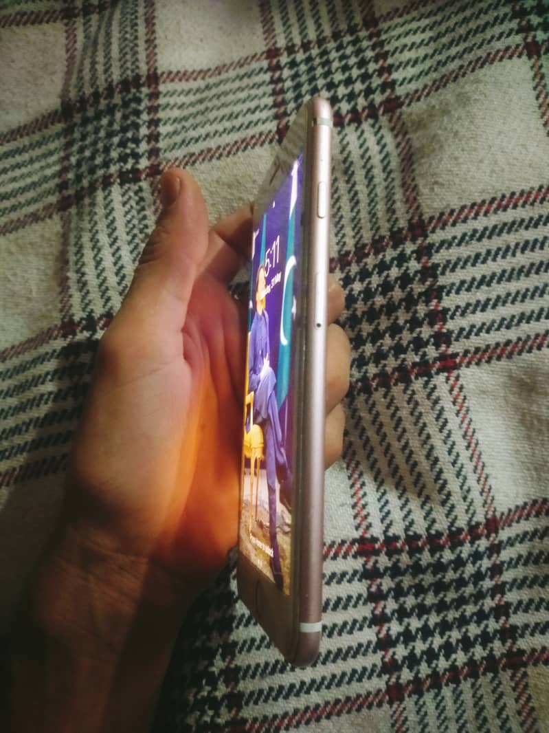 Apple iPhone 7 Plus 2