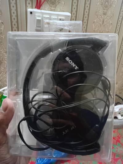 THIS IS A SONY MDR-ZX310AP WIRED ON EAR HEADSET IN BLACK FROM DUBAI