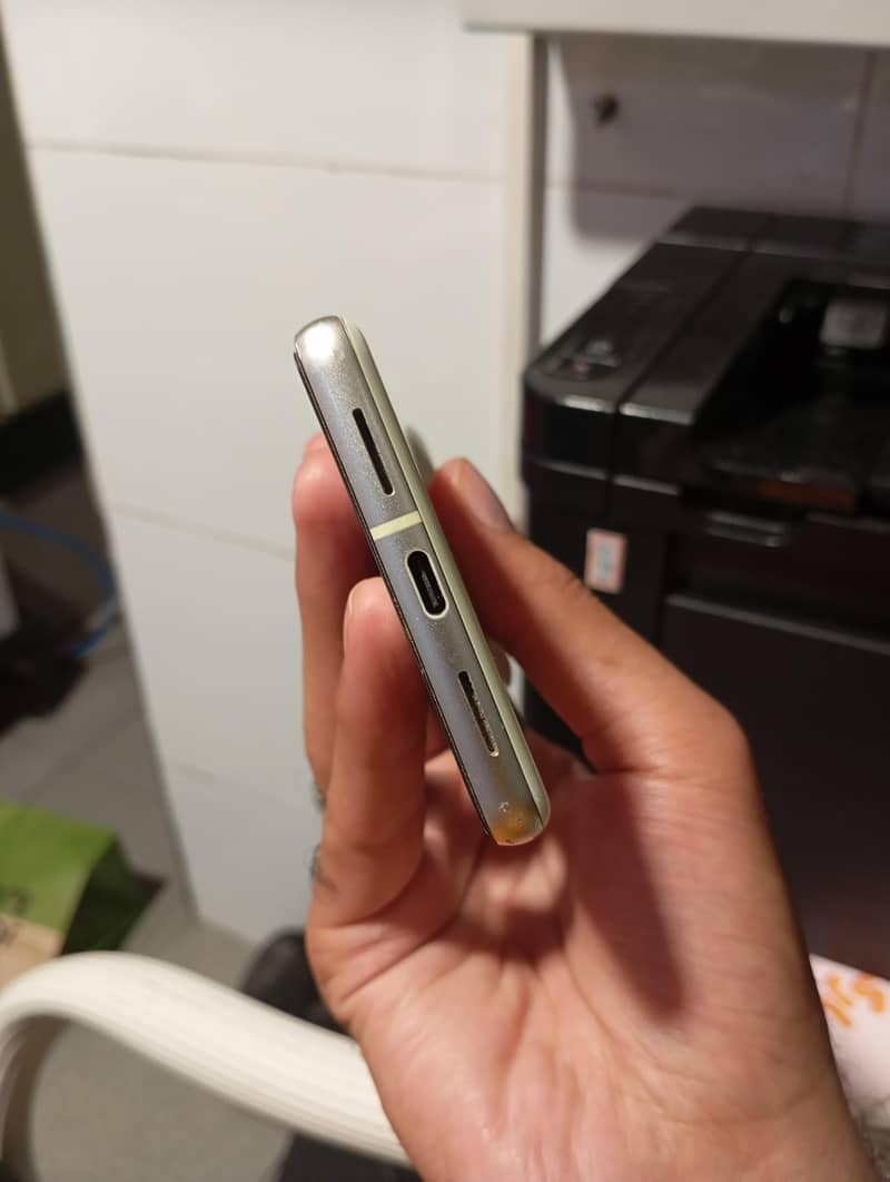 Google Pixel 7 4