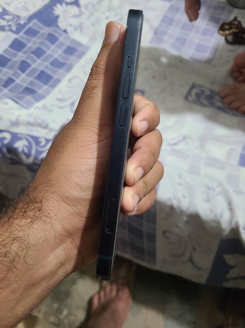 Apple iPhone 13 4