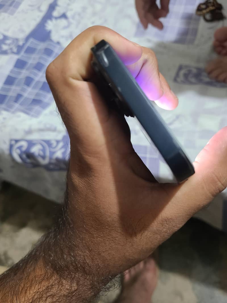 Apple iPhone 13 5