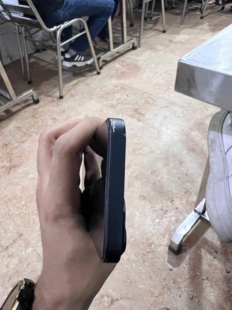 Apple iPhone 14 3