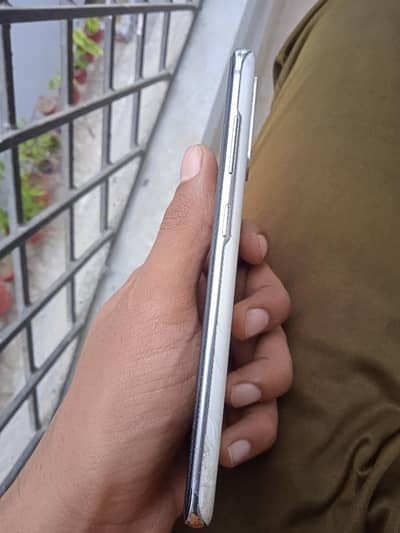 Samsung Galaxy S20 (8GB/128GB) – Snapdragon Variant