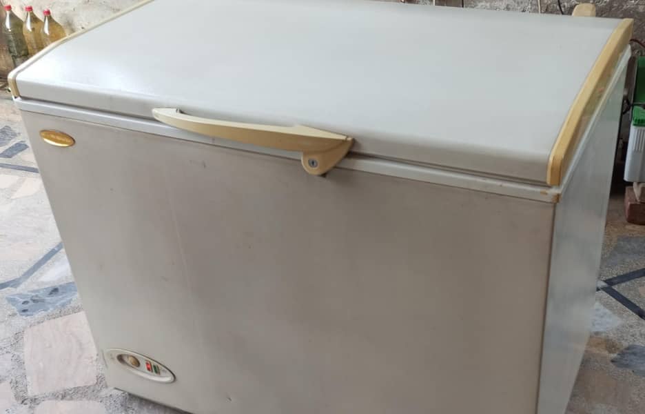 Waves deep freezer 0