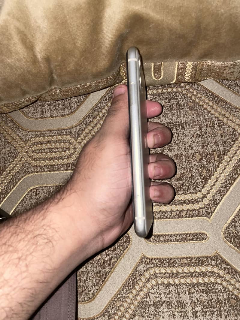 Apple iPhone 11 3
