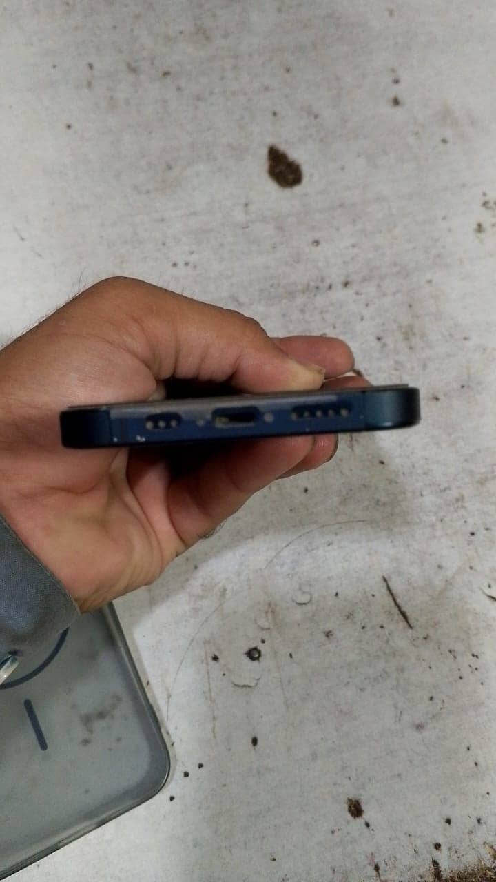 Apple iPhone 13 2