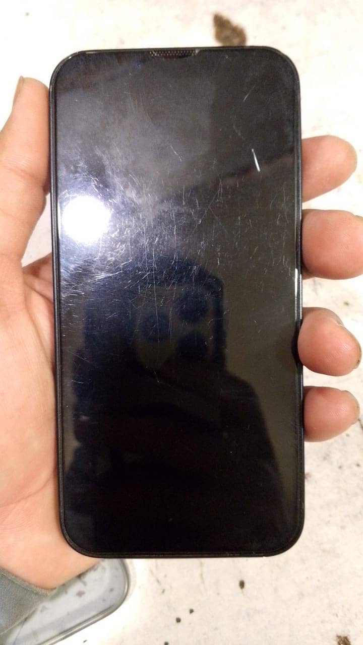 Apple iPhone 13 5