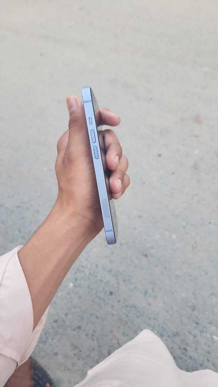 Apple iPhone 14 3