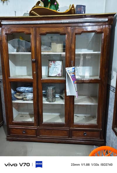 Vessels Almari new condition
