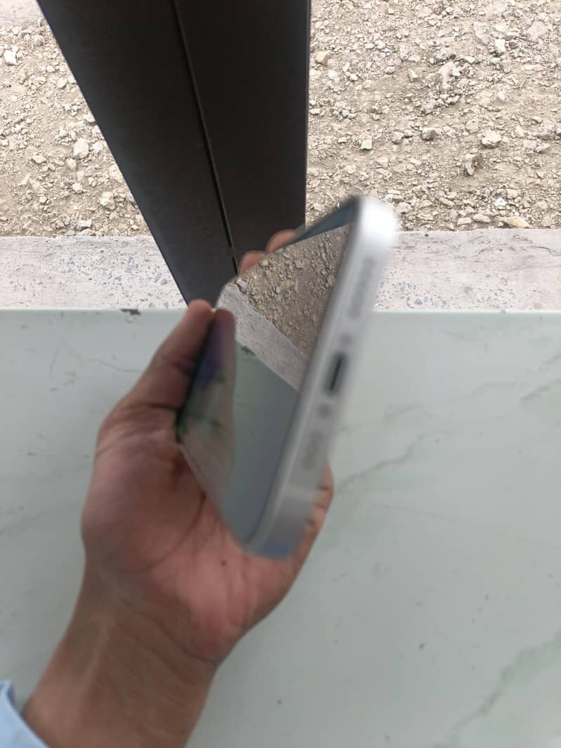 Apple iPhone 12 3