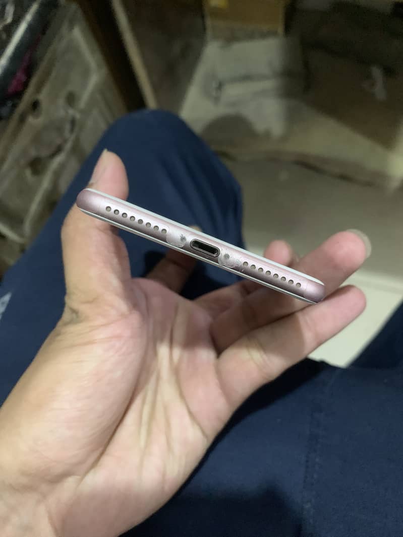 Apple iPhone 7 Plus 6