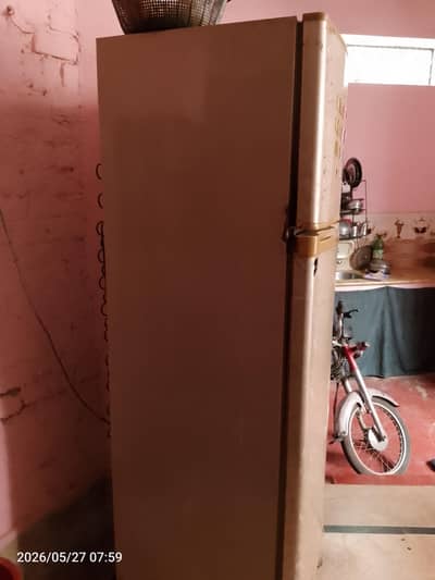 Used Refrigerator for Sale (Cooling & Freezer Working)
