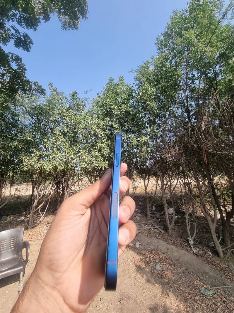 Apple iPhone 12 3