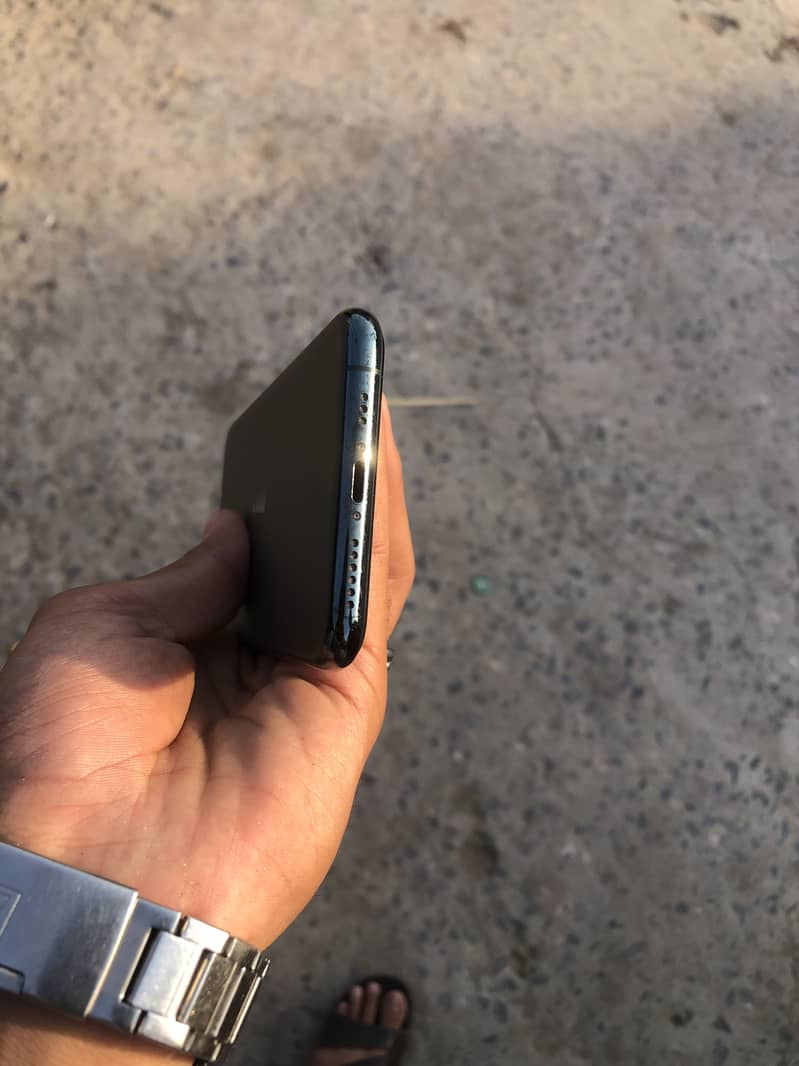 Apple iPhone 11 Pro 6