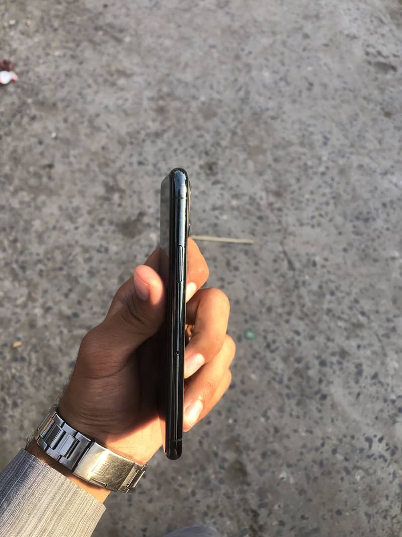 Apple iPhone 11 Pro 7