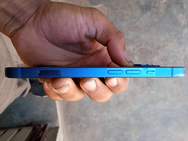 Apple iPhone 13 4
